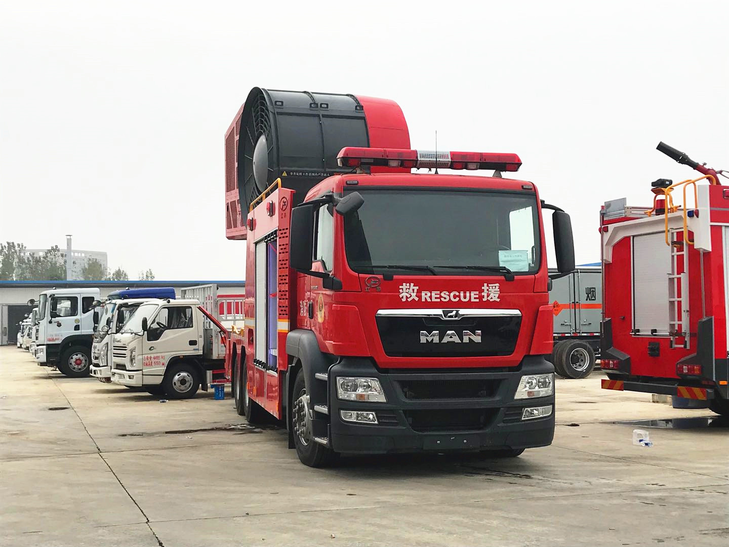 德國(guó)曼后雙橋150排煙消防車(chē)