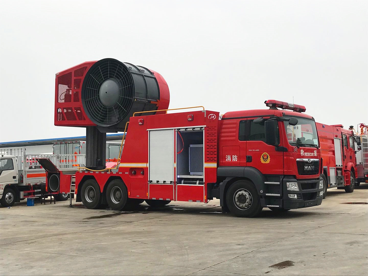 德國(guó)曼后雙橋150排煙消防車(chē)