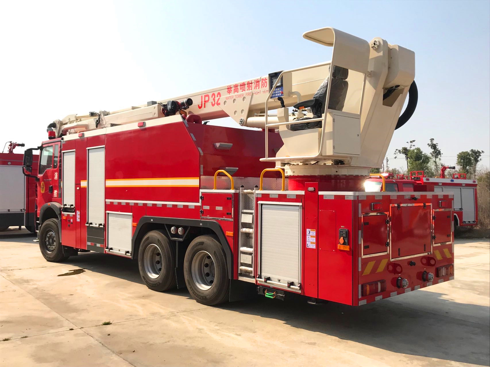 重汽32米高噴消防車