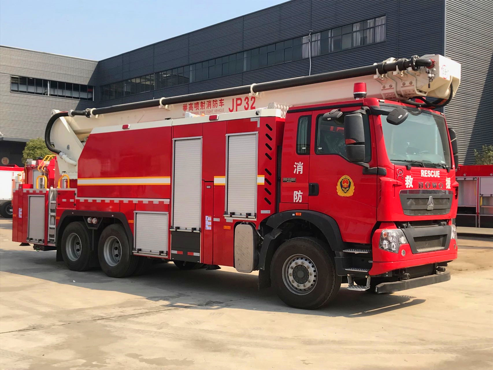 重汽32米高噴消防車