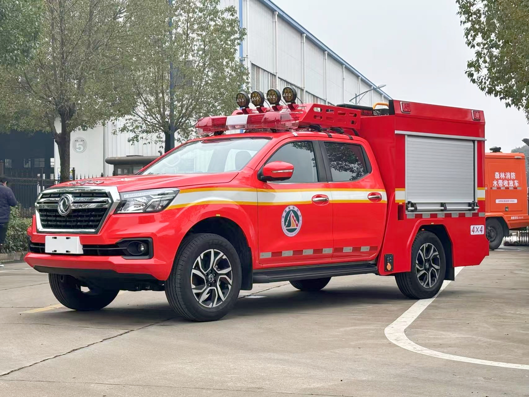 |L(fng)ծa(chn)܇(ch)(q)